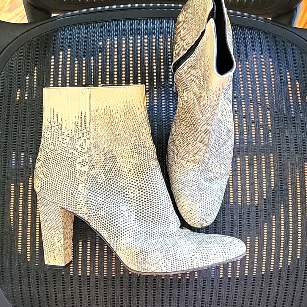 Calvin Klein Collection Ring Lizard Ankle Booties, 9M, 100% Geniune